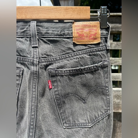 Levi’s 100% cotton Wedgie Fit Ankle Jeans in Distressed Grey, size 26 - Picture 8 of 10